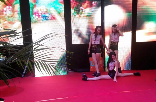 2014年中国国际光电博览会酷游九州现场美女节目