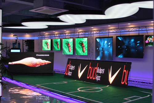 追赶、超越！酷游九州小间距LED显示屏渠道量产春天即将来临！