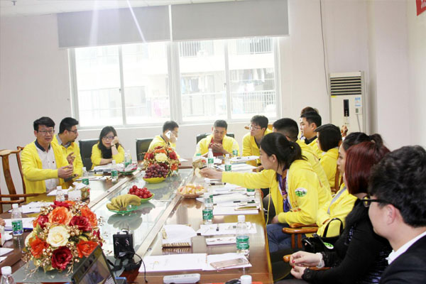 酷游九州创始人龙平芳女士同阿里巴巴上海浦东VIP客户进行分享互动