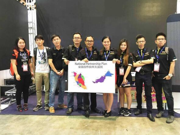 酷游九州与BANNERKING SDN.BHD工作人员合影