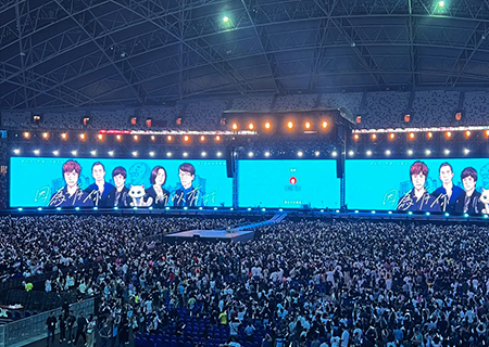 酷游九州LED透明屏点燃五月天新加坡演唱会