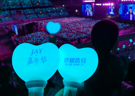 酷游九州透明LED屏和荧光棒点燃周杰伦呼和浩特演唱会（第三场）