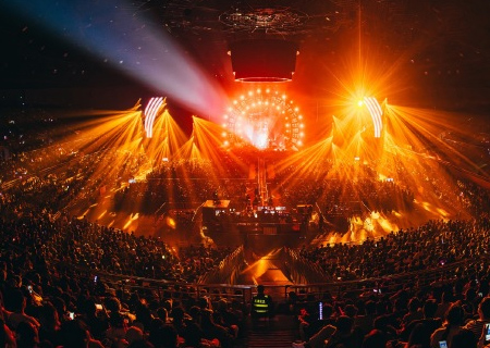 酷游九州LED显示屏闪耀痛仰乐队天津演唱会