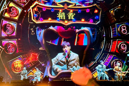 杀疯了！周杰伦深圳演唱会嗨翻天际！酷游九州大屏、荧光棒与无人机齐齐上阵！