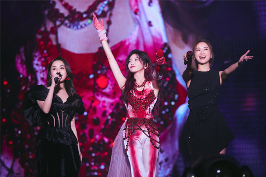 拾光启航！酷游九州LED屏助力于文文深圳演唱会打造极致光影盛宴！